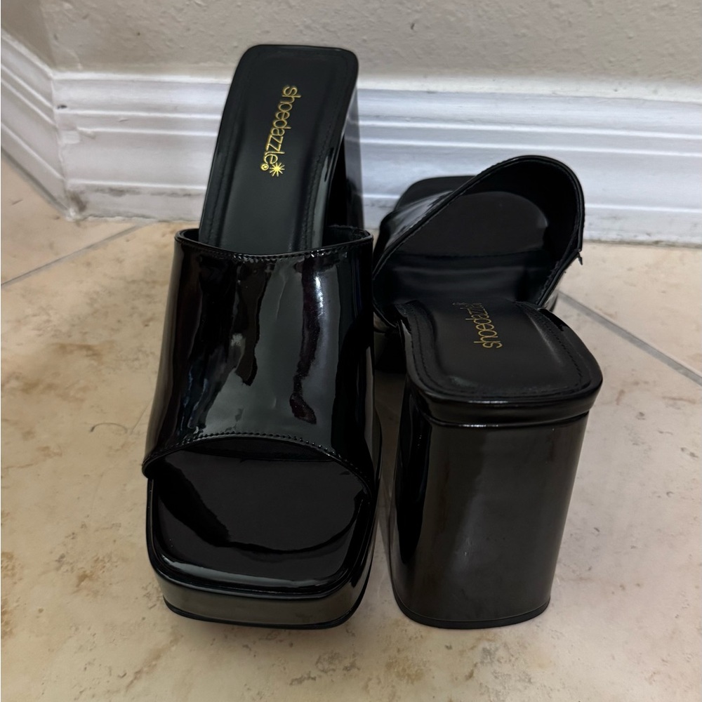Shoe Dazzle Black Platform Heels